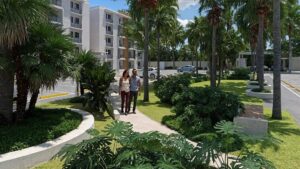 Descubre Apartamento en Venta en Jardines 4 de Pueblo Bávaro. Proyecto residencial en Punta Cana con amenidades, seguridad y potencial de inversión desde USD $79,800.